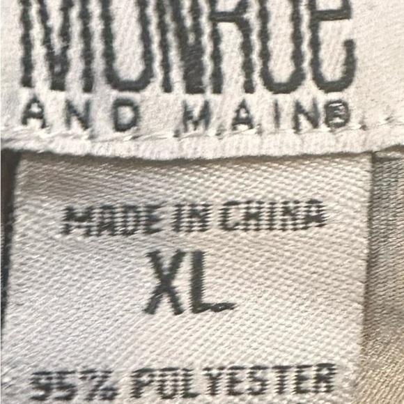 Monroe and Main Faux wrap blouse.  Animal Print Size  XL - Picture 4 of 10